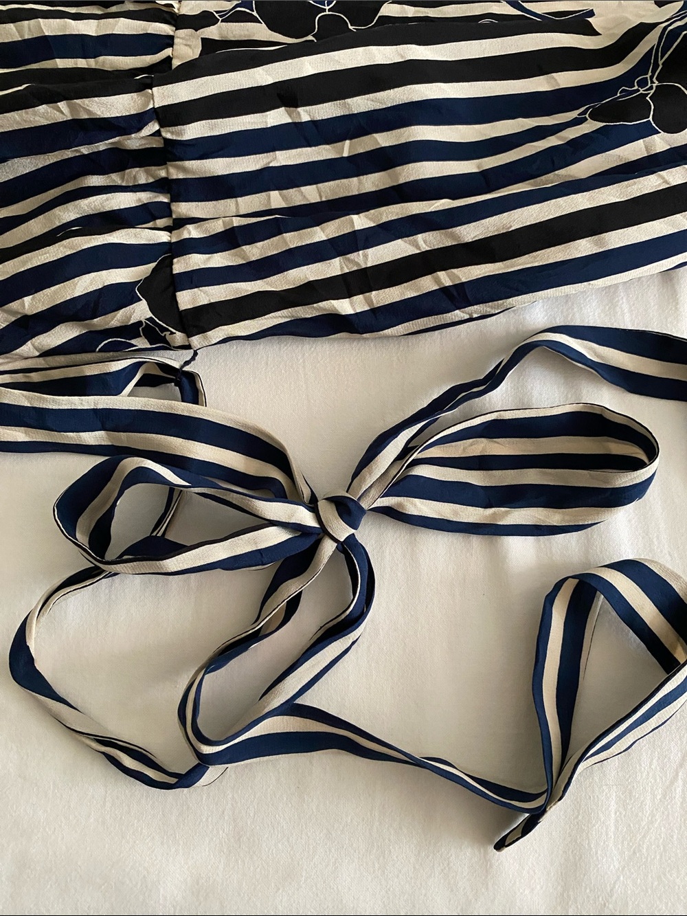 Diane Von Furstenberg elegant 100% silk Florence dress Side Zip Tie Belt Size 10 - Picture 10 of 16